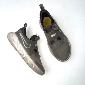 NIKE $55 Boys Youth Size 1 Gray White Flex Slip On No Laces Sneakers #37